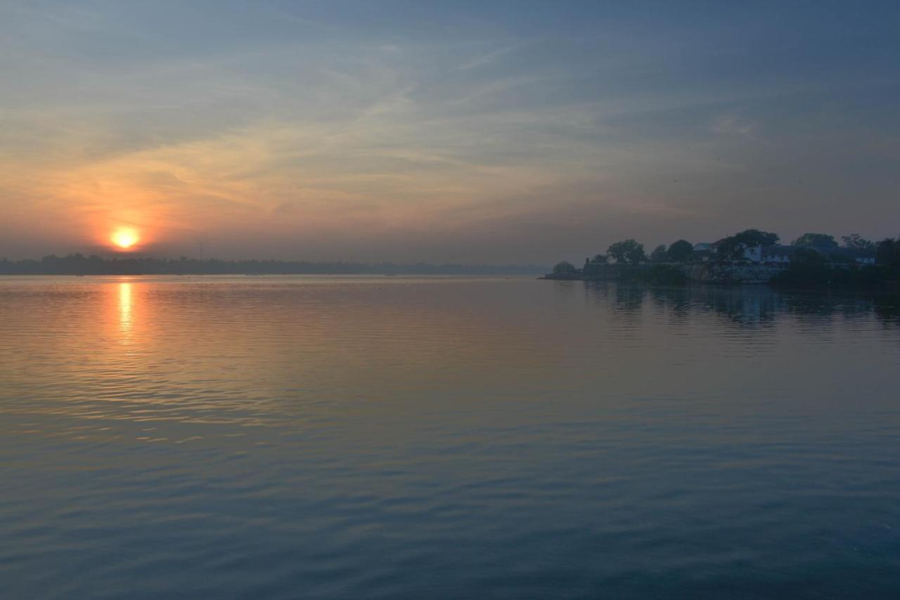 15Lmd Villa In Front Of The Lagoon Batticaloa Buitenkant foto