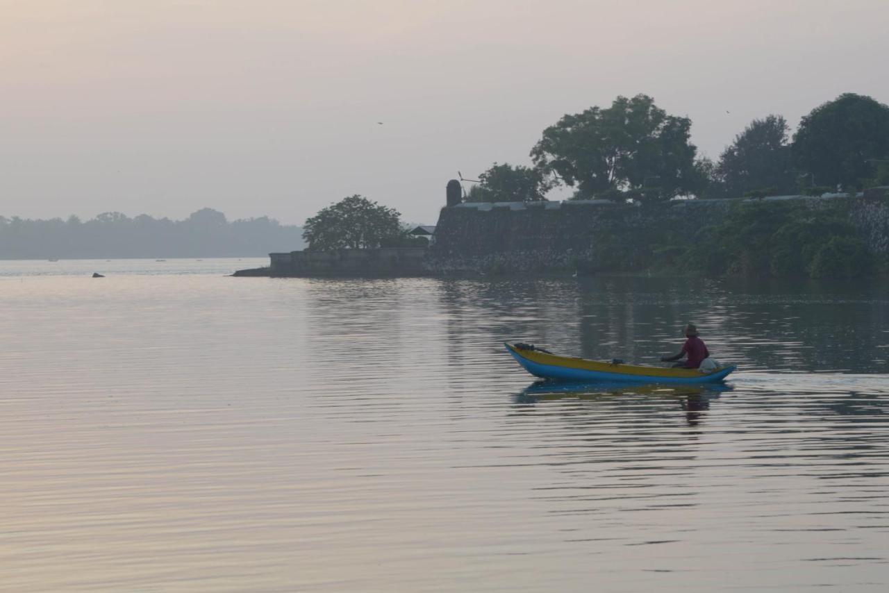 15Lmd Villa In Front Of The Lagoon Batticaloa Buitenkant foto